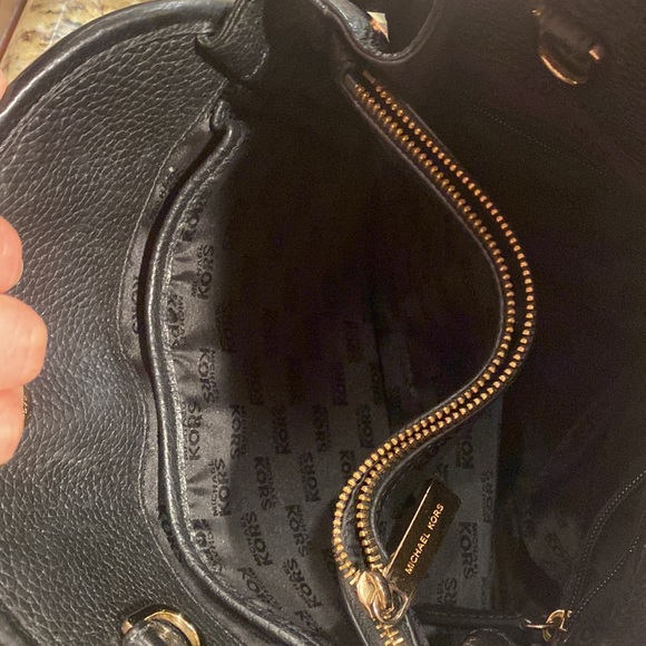Michael Kors Handbag! - Picture 5 of 5